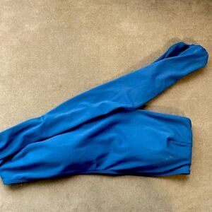 NWOT- Abercrombie and Fitch-one shoulder blue bikini top-size extra large